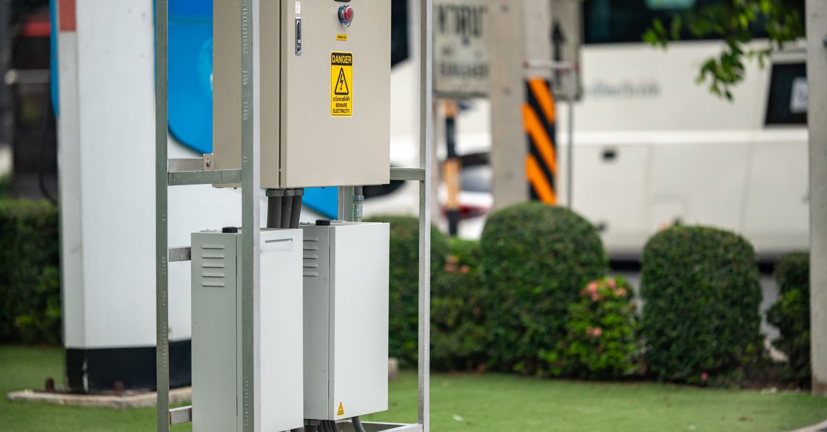 UPS搭載リチウム蓄電池セットで災害時の停電に備える